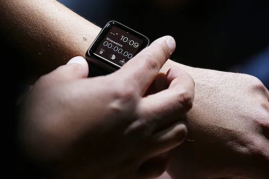 Первые Apple Watch признали устаревшими